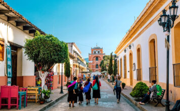 Indigene Familie in San Cristobal in Chiapas