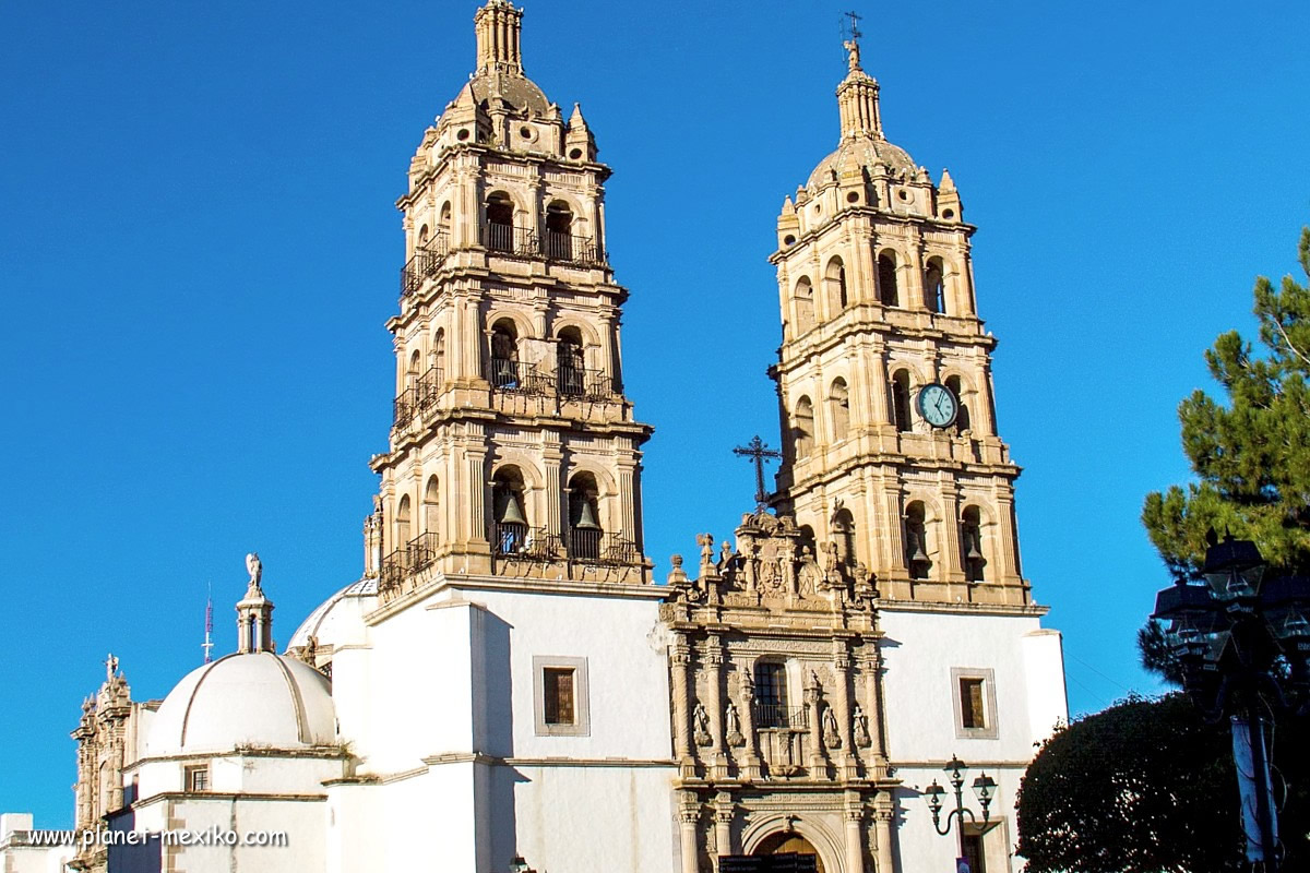 Kathedrale bei der Plaza de Armas in Durango-Stadt