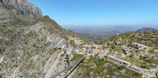 Mapimi mit Mine und Brücke von Ojuela im Bundesstaat Durango