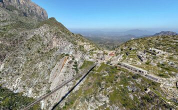 Mapimi mit Mine und Brücke von Ojuela im Bundesstaat Durango