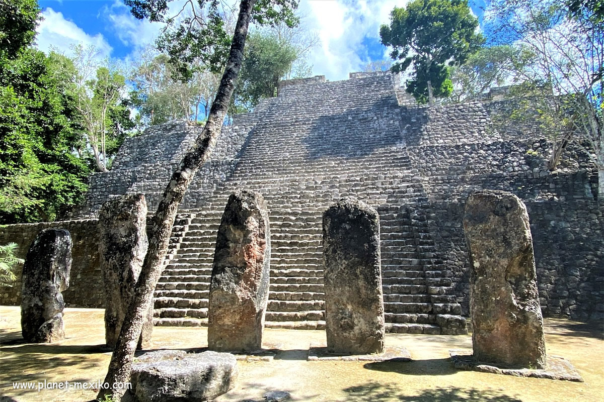 Treppe zum Maya-Tempel