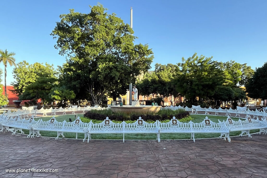 Sitzbank auf Hauptplatz Parque Principal in Valladolid