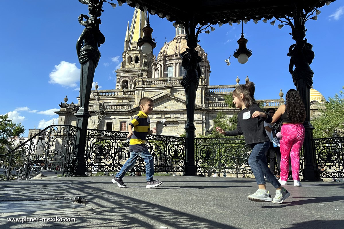 Spielende Kinder in Mexiko